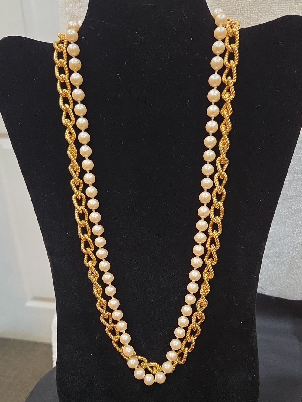 ANNE KLEIN FAUX PEARL AND GOLDTONE NECKLACE